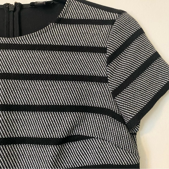 Ann Taylor striped shift dress short sleeve black white petite - Picture 3 of 7
